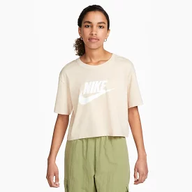 NIKE WOMEN'S SPORTSWEAR ESSENTIAL CROPPED LOGO SAND/WHITE TEE