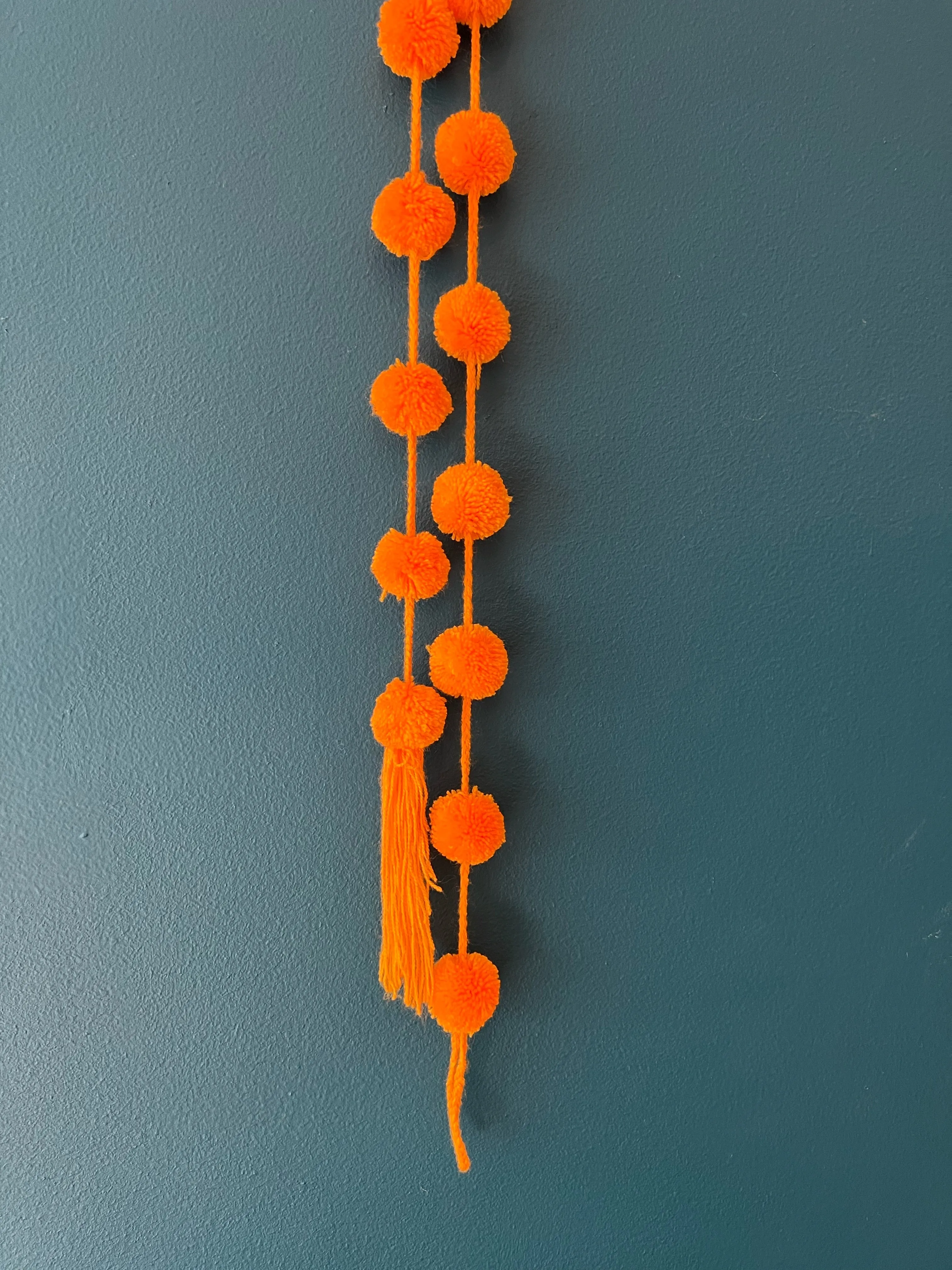 POM POM GARLAND / MARIGOLD