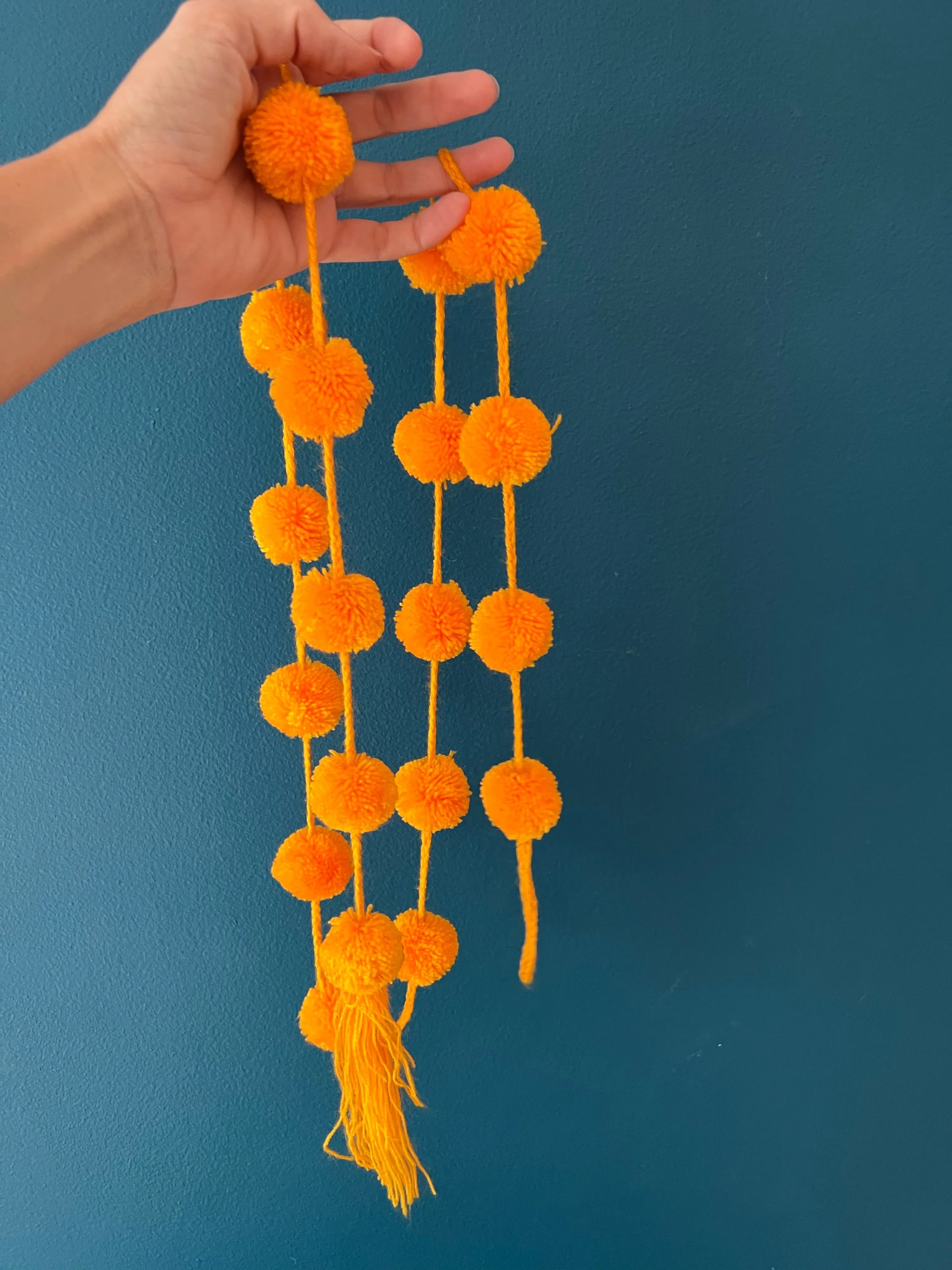 POM POM GARLAND / MARIGOLD